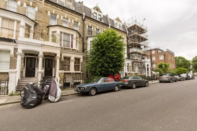 Eson2 – The Kensington Gwendwr Road Lodge