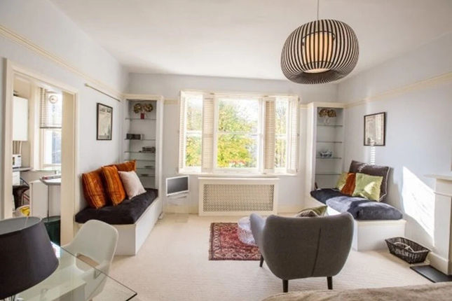 Eson2 – The Holland Park Hideaway