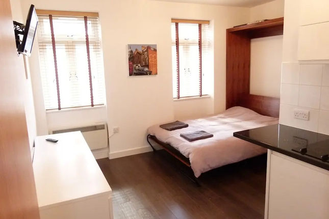 SS Property Hub – City of London Studio Apartment 7