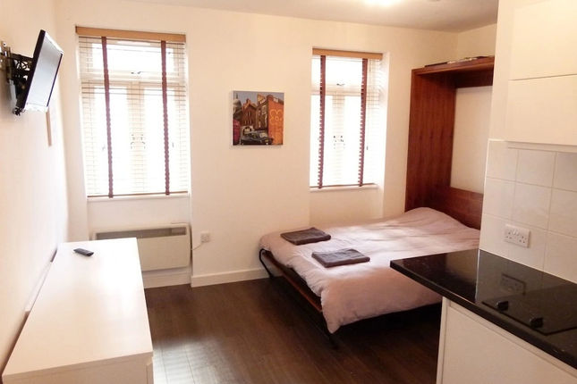 SS Property Hub – City of London Studio Apartment 5
