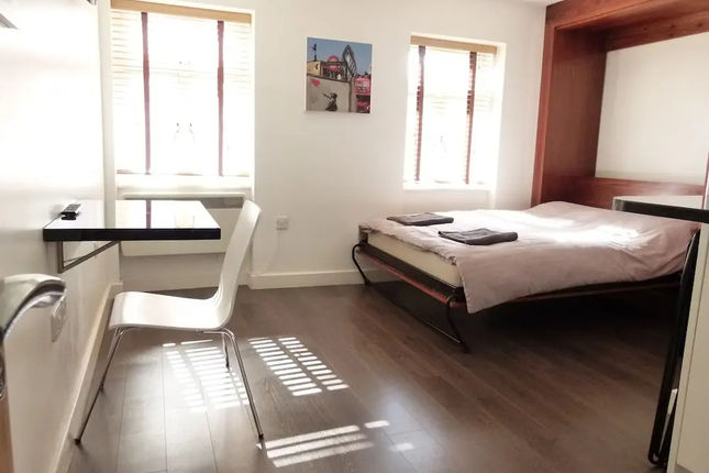 SS Property Hub – City of London Studio Apartment 12