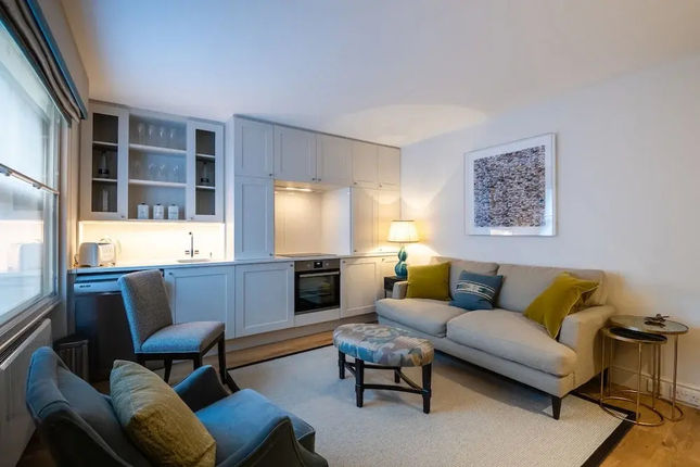 Deluxe Notting Hill Home by Hyde Park