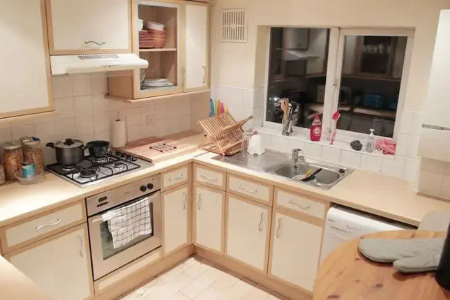 Family 3 Bedroom Home In Maida Vale