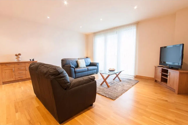Spacious Riverside Flat for 4 in Stratford
