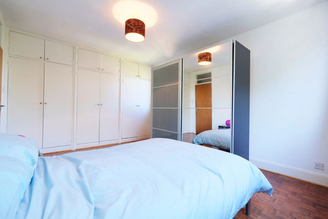 Bright and Spacious 2 Bed Apartment – Sleeps 4