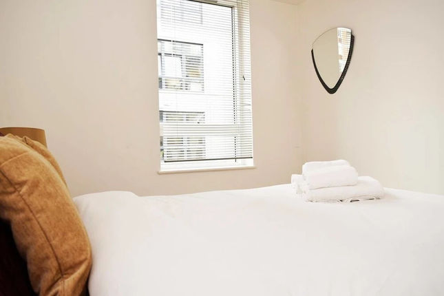 1 BR Home by Borough Market W/balcony, 2 Guests