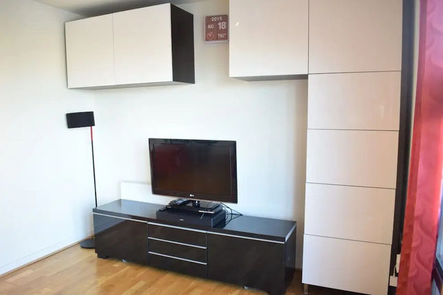 2 Bedroom Flat in North East London Sleeps 6