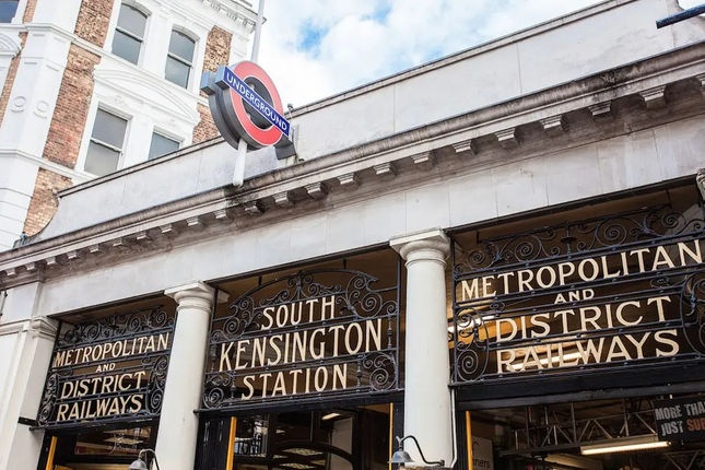 Beautiful 4 Bedroom House in South Kensington