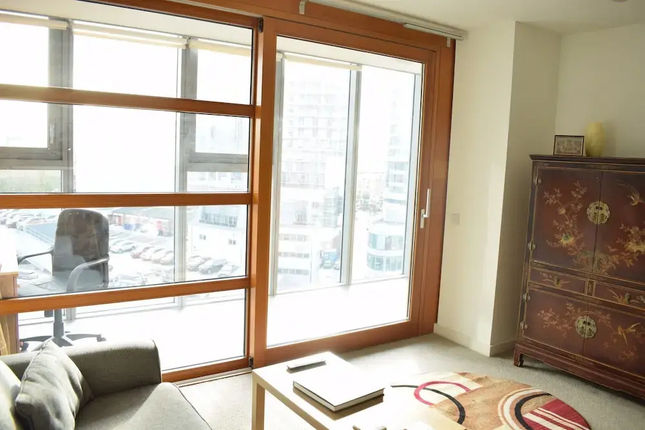1 Bedroom Apartment in Battersea With Roof Terrace