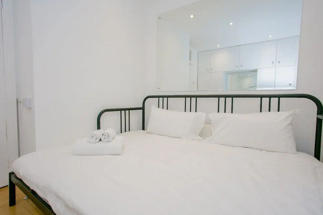 Modern Flat in West Kensington