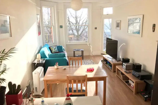 1 Bedroom Apartment With Beautiful Views in Hampstead
