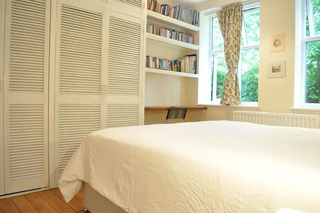 Bright 1 Bedroom Flat in North London