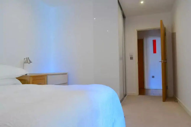1 Bedroom Apartment With Balcony in Bermondsey