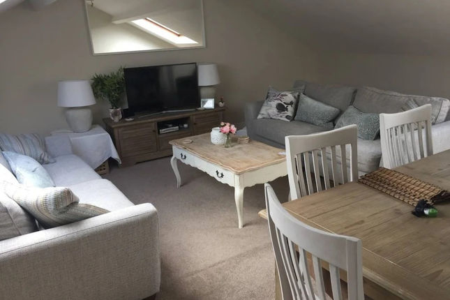 Clapham North 2 Bedroom Flat