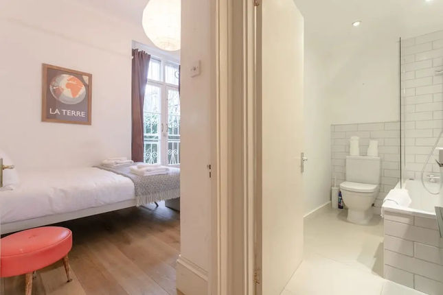 Bright Garden Flat in North London