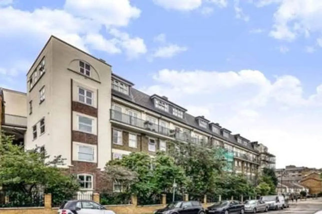2 Bedroom Flat Near The River Thames