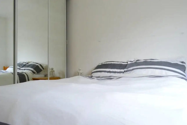 Spacious 1 Bedroom Flat Minutes From Oval