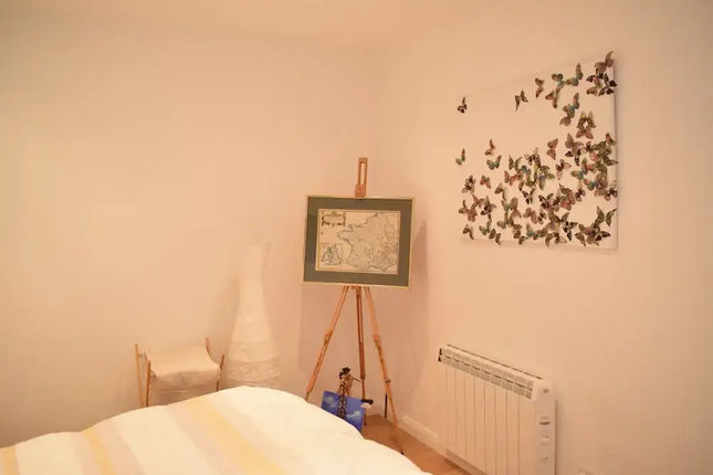 Arty 1 Bedroom Apartment in Camberwell Sleeps 2