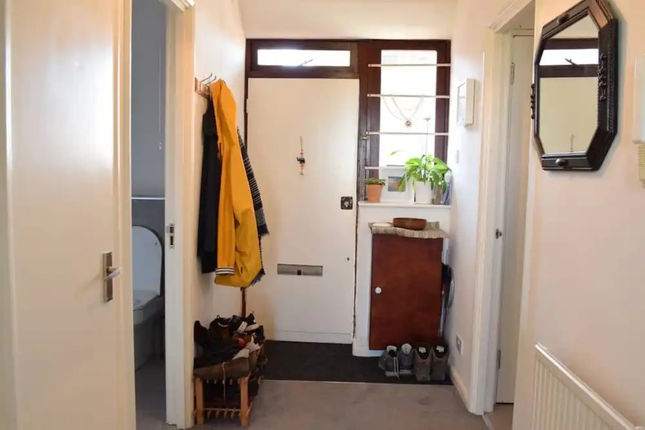 Bright Clapton 2 Bedroom Flat
