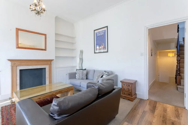 Comfortable 3 Bedroom Flat in Battersea