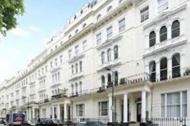 Fg Property – Notting Hill, Kensington Gardens Square, Flat 3
