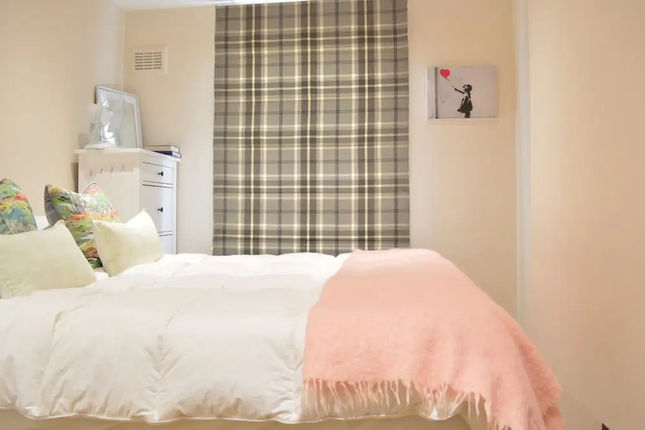 Stylish 2 Bedroom Property in Fulham