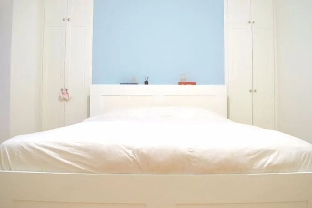 2 Bedroom Victorian Flat in Zone 1 Sleeps 4