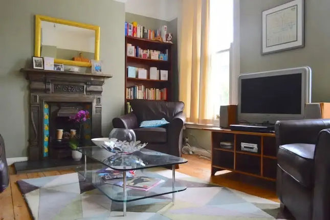 2 Bedroom Apartment With Roof Terrace in Camden