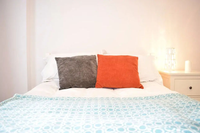 Spacious Apartment in Fantastic Location