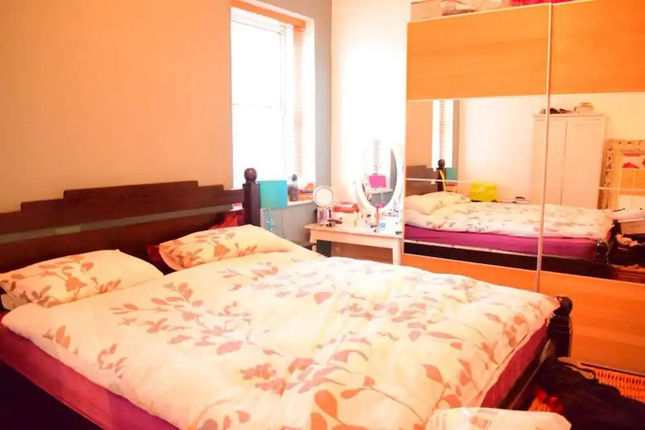 1 Bedroom Flat in Stamford Hill Accommodates 4