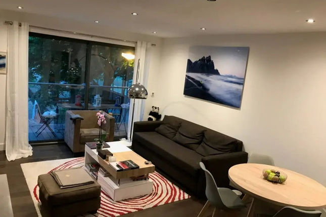 2 Bedroom Shoreditch Flat With Balcony