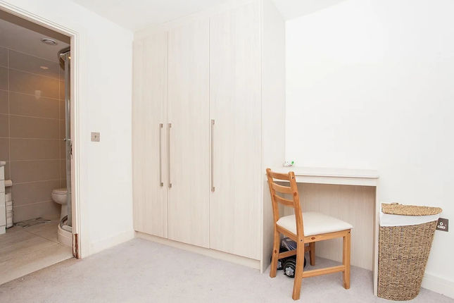 Modern 2 Bedroom Apartment