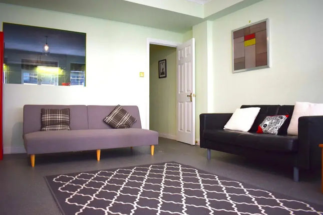 Central London Spacious 1 Bedroom Flat