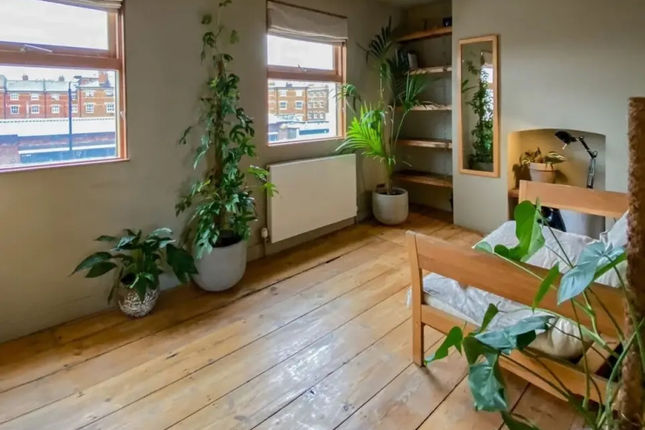 Bright, Spacious Two-bed in Hackney