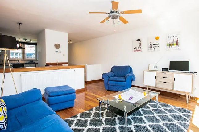 2 Bedroom Flat In Old Street With Private Balcony