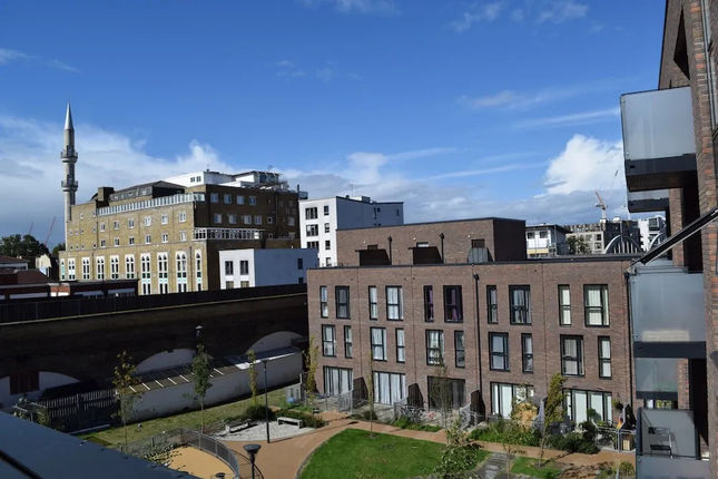 1 Bedroom Apartment With Balcony Near Regent’s Canal