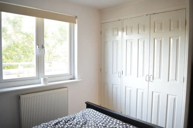 1 Bedroom Apartment in Clapham With Balcony