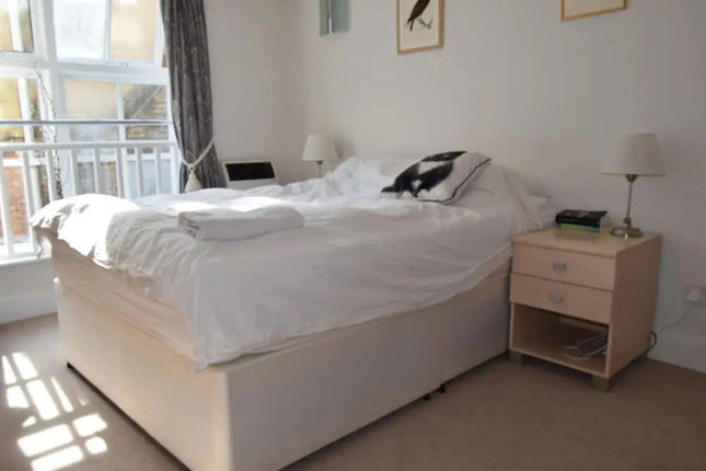 1 Bedroom Flat In Holborn