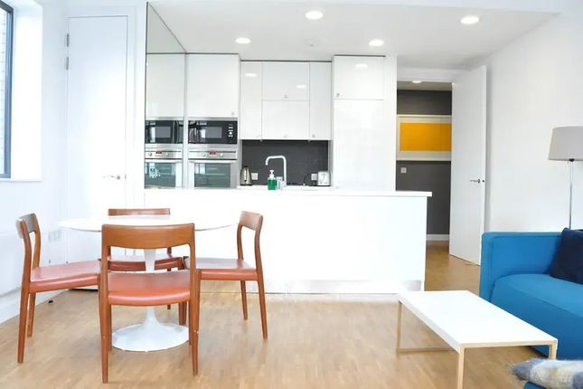 Farringdon 3 Bedroom Flat With Terrace
