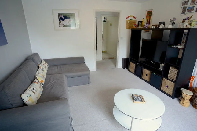 2 Bedroom Apartment With Balcony in Nunhead