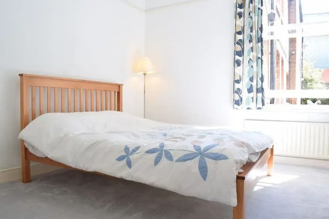 Stunning 2 Bedroom Flat In Balham With Private Garden