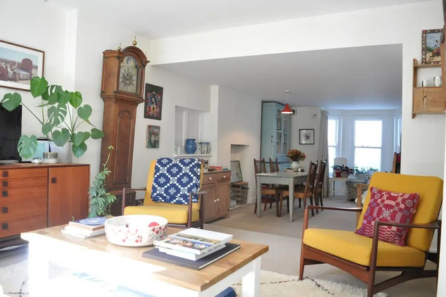 2 Bedroom Apartment With Garden in Hackney