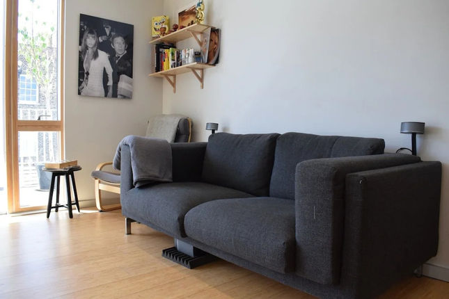 Modern 2 Bedroom Flat With Balcony