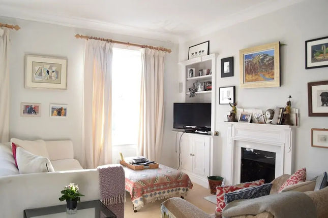 2 Bedroom Apartment in Quite Central London