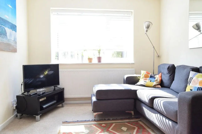 2 Bedroom Apartment In West London