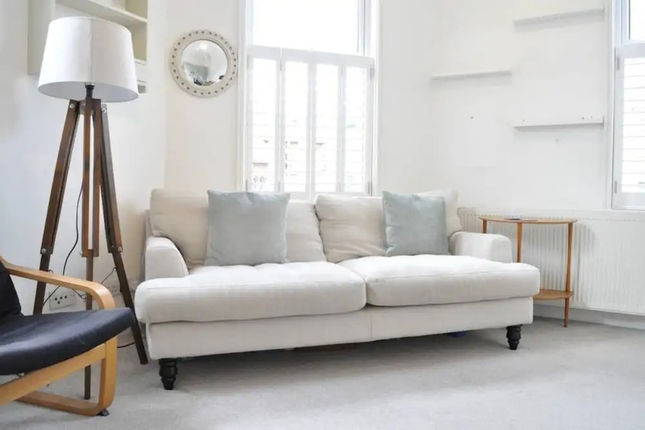2 Bedroom Apartment With Terrace in Clapham