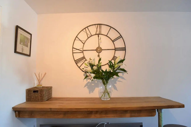 2 Bedroom Apartment Near Wimbledon