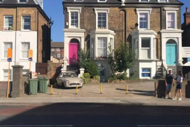 2 Bedroom Victorian Maisonette in Brixton