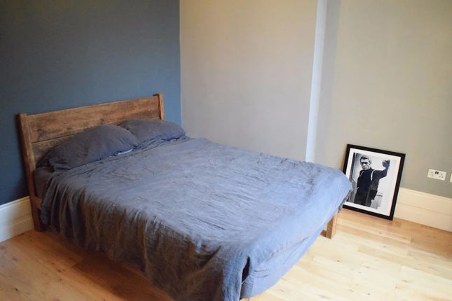 1 Bedroom Apartment With Patio in London