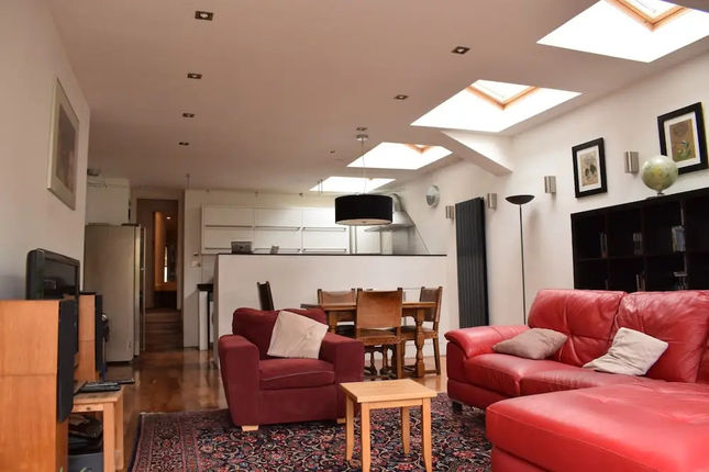 2 Bedroom Flat in Brockley With Garden